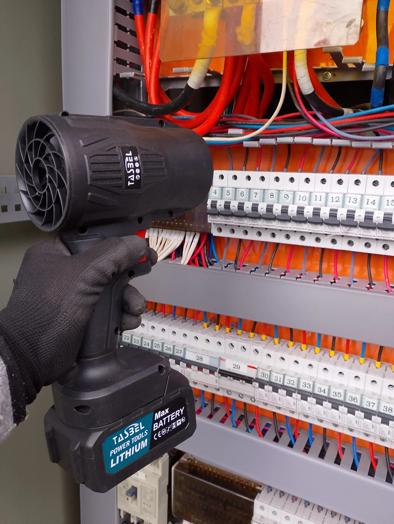 LL Ingeniería y Construcción SpA — registro de trabajo eléctrico 28
